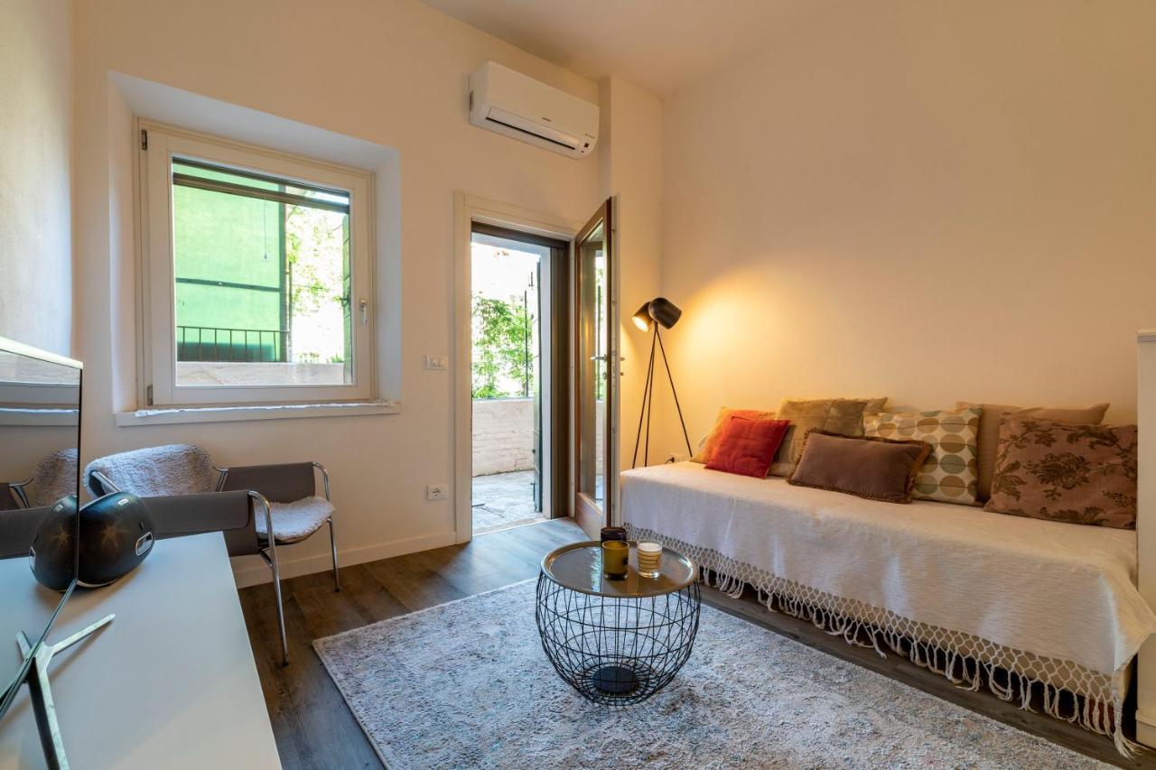 Snug Apartment With Private Courtyard M0270422677 Venice Exterior photo